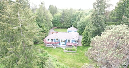 Water view high bank two bedroom private border Manchester State Park.