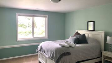 2 bedrooms, iron/ironing board, free WiFi, bed sheets