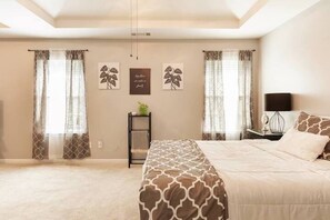 5 habitaciones, escritorio, tabla de planchar con plancha y wifi gratis 