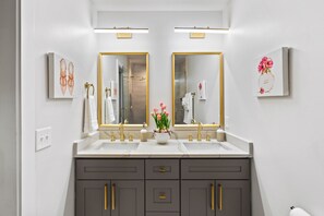 Combined shower/bathtub, hair dryer, towels, soap