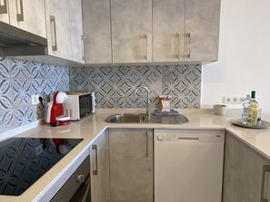 冰箱、微波炉、烤箱、洗碗机