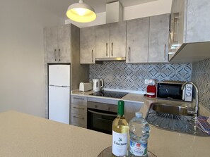 Kühlschrank, Mikrowelle, Ofen, Geschirrspüler