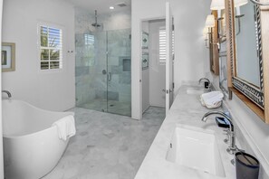 Combined shower/bathtub, hair dryer, towels - Gulf Views + Private Pool + Close to Seaside | 7BR/7.5BTH (Santa Rosa Beach)
