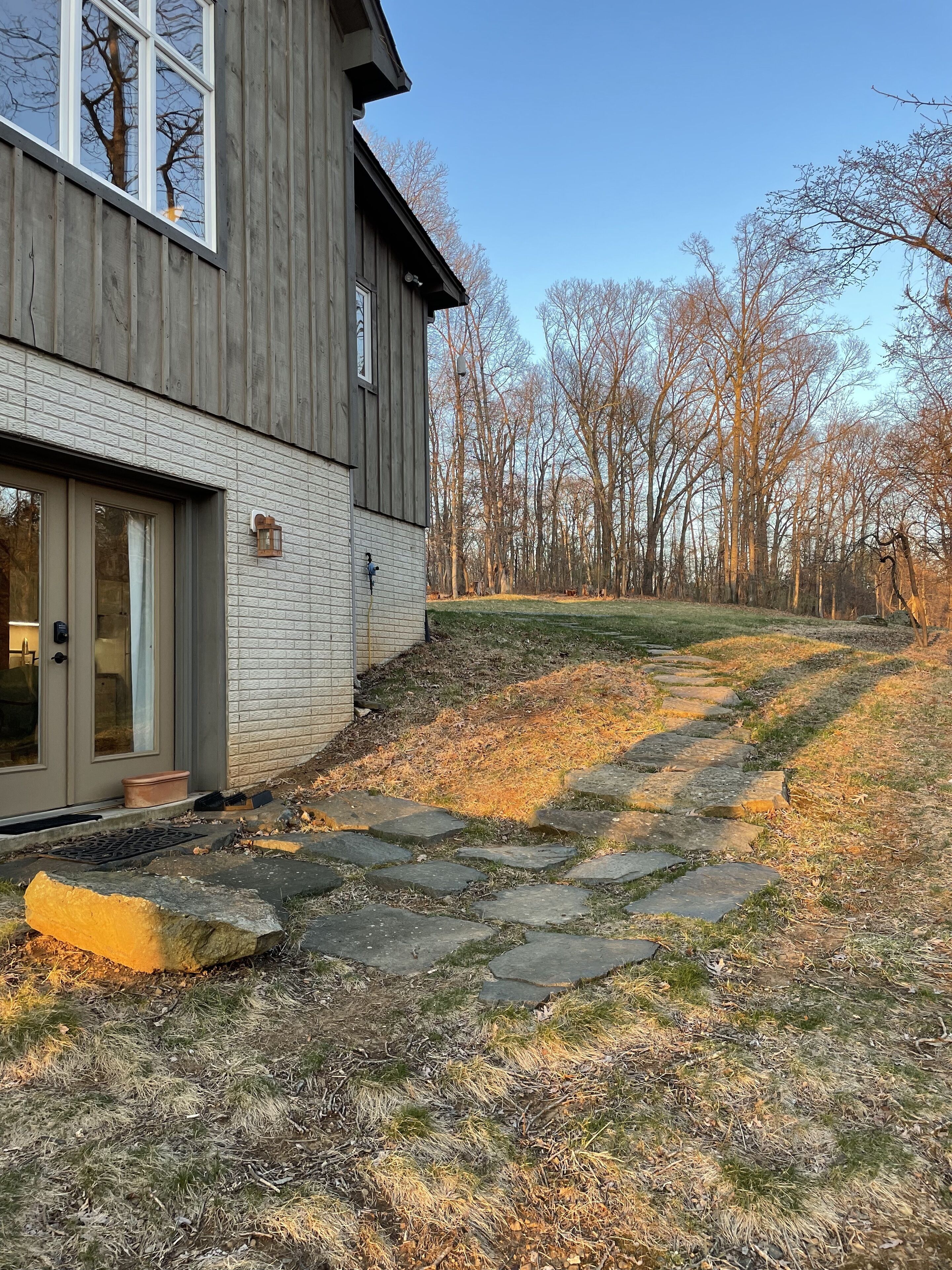 Peaceful basement Walkout Efficiency in the country, but practical to activities