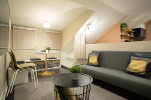 Smart TV, computer monitors - Modern Private Unit - Mins away from Everything in Pasadena! (Pasadena)