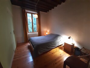 3 bedrooms, bed sheets