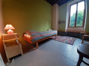 3 bedrooms, bed sheets