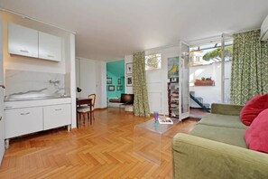 Living area - Spain Penthouse Studio (Roma)