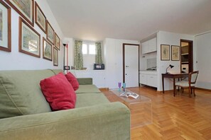 Living area - Spain Penthouse Studio (Roma)