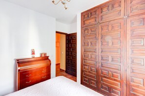 3 bedrooms, iron/ironing board