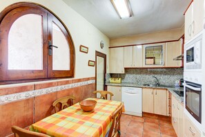 Fridge, microwave, oven, stovetop - LES TEULES 5  1 1 Roses (Rosas / Roses)
