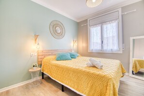 2 bedrooms, iron/ironing board, WiFi