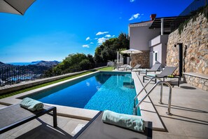 Piscine extérieure, piscine chauffée