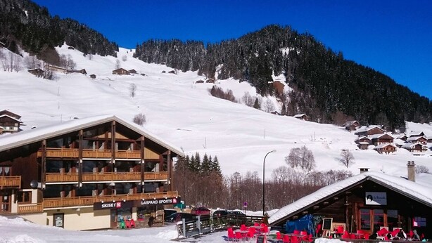 A ski resort with wooden buildings, a ski lift, and a snow-covered mountain backdrop. - Arêches-Beaufort: Apt for 6-8, terrace, fully equipped, wi-fi and parking (Arêches-Beaufort)