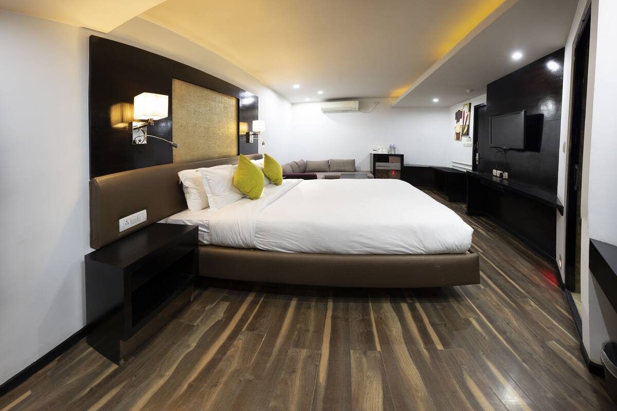 Bộ đồ giường cao cấp, bàn ủi/dụng cụ ủi quần áo