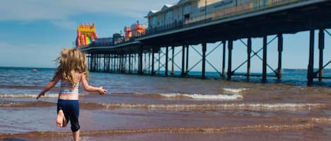 Apartment | Bathroom | Combined shower/tub, deep soaking tub, hair dryer, towels