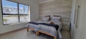 4 slaapkamers, een strijkplank/strijkijzer, wifi, beddengoed