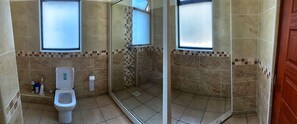 Shower - Simplistic Ocean View of C52 (Mombasa)