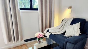 Studio Standard | Ameublement personnalisé, bureau, rideaux occultants