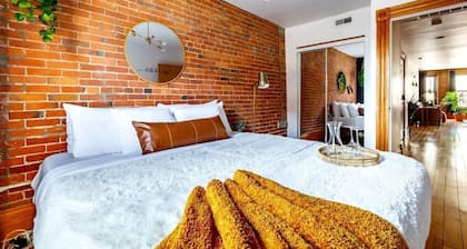PRIME Location - CLEAN - Free Parking - Top Rated
