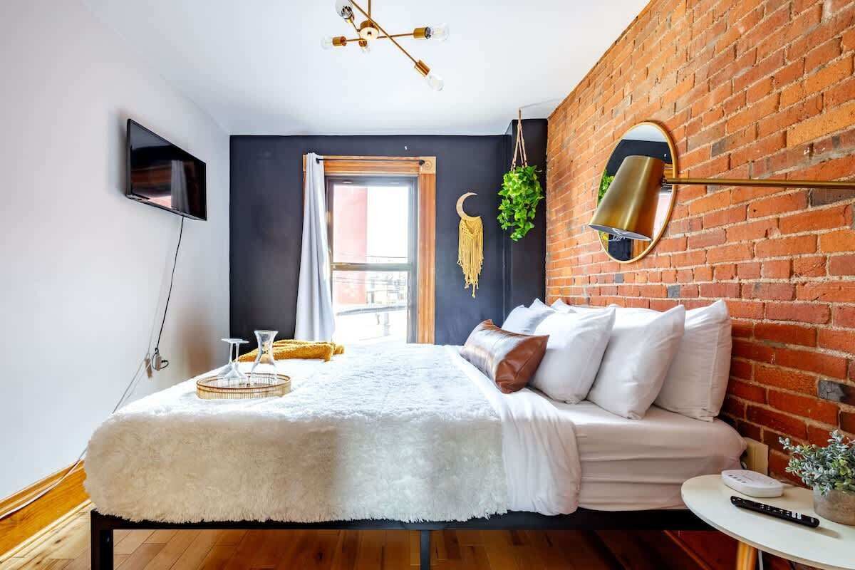 2 habitaciones, escritorio, tabla de planchar con plancha y wifi gratis 