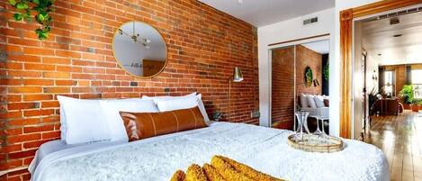 2 Schlafzimmer, Zimmersafe, Schreibtisch, Bügeleisen/Bügelbrett