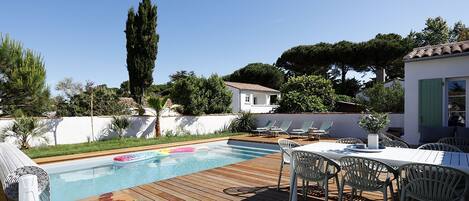 Outdoor pool, a heated pool