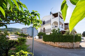 Exterior - Luxury apt Near sea With Terraces and Balconies (Stari Grad)