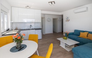 TV - Beautiful apartment in Klek with house sea view (Klek)