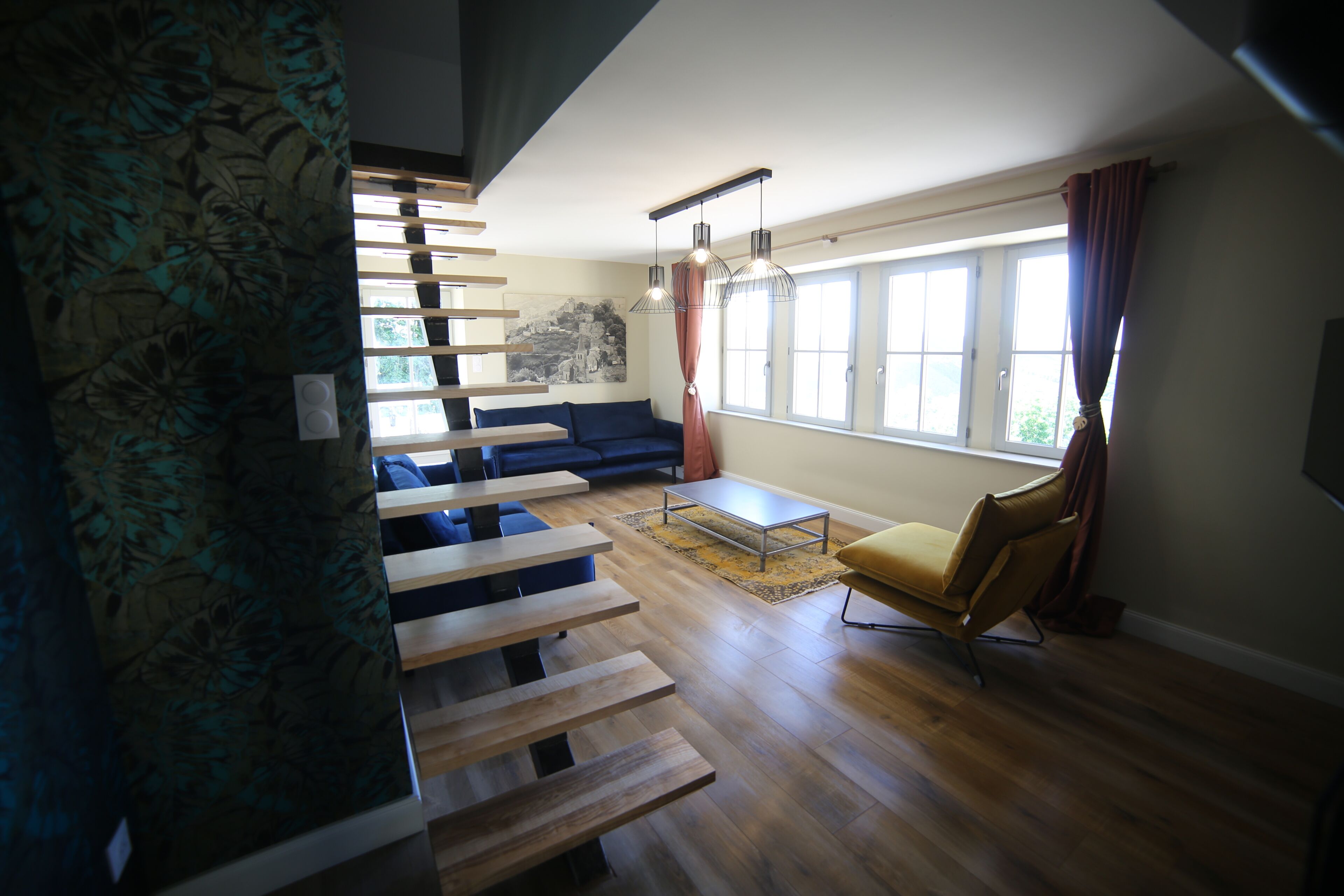 Smart-TV, Kamin, Tischtennisplatte