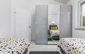 4 bedrooms, travel crib, free WiFi, bed sheets