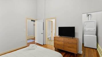 1 slaapkamer, een strijkplank/strijkijzer, wifi, beddengoed