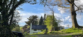 Peaceful spacious cottage close to mountain walks and beaches