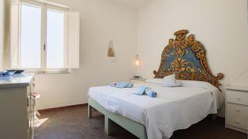 4 bedrooms, travel cot, free WiFi, bed sheets