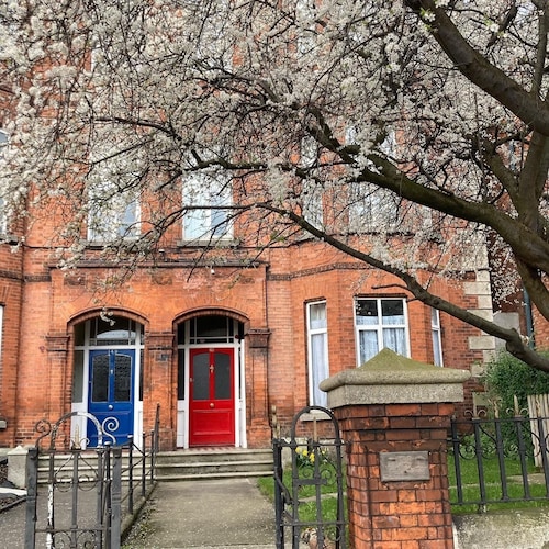 Studio with a view over Dublin, walking distance to city & Dublin Zoo 10 min