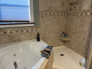 Jetted bath, towels