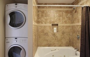 Baignoire à jets, serviettes fournies