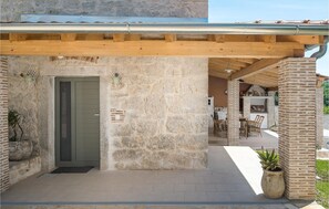 Exterior detail - Nice home in Vizinada with WiFi (Vizinada)