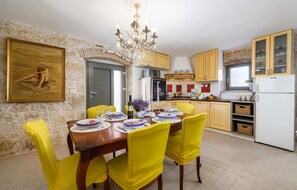 Dining - Gorgeous home in Vizinada (Vizinada)