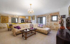 TV - Gorgeous home in Vizinada (Vizinada)