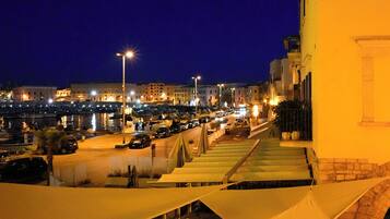 Luxury Studio Suite | Terrace/patio