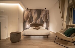 Deluxe Studio Suite | Premium bedding, down comforters, memory foam beds, free minibar items - LA BANCHINA LUXURY SUITES (Trani)