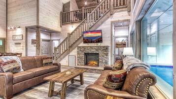 Smart-TV, Kamin, Videospiele, Tischfußball