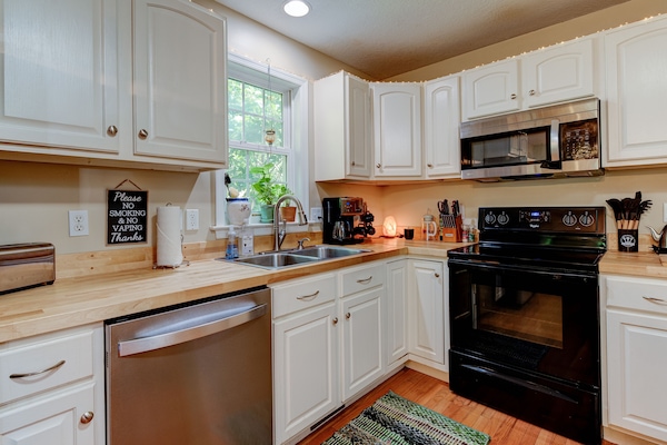 Fridge, microwave, stovetop, dishwasher