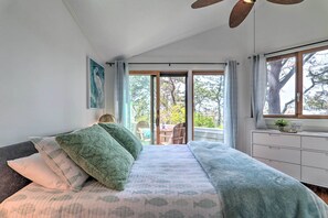 1 bedroom, desk, free internet, bed sheets - Private Ocean Overlook! Serene Cape Cod Escape (Mashpee)