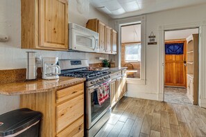 Fridge, microwave, stovetop, coffee/tea maker - Walk to Royal Gorge Railroad! Colorado Base Camp (Cañon City)