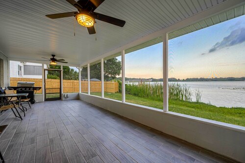 Hook, Line & Leisure: Lakefront Gem w/ Porch!