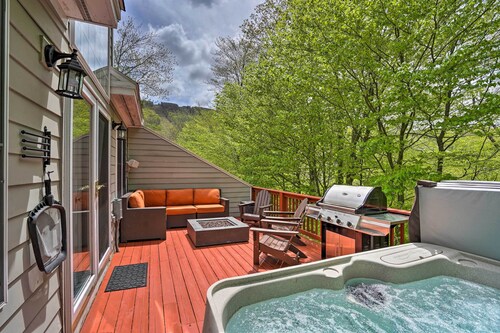 Family-Friendly Hancock Home: Walk to Slopes!