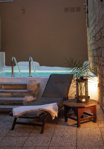 utopia luxury suites