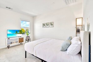 In-room safe, iron/ironing board, WiFi, bed sheets